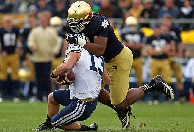 Stephon Tuitt (7) and Notre Dame surrendered just 12.8 points per game last season, second nationally.